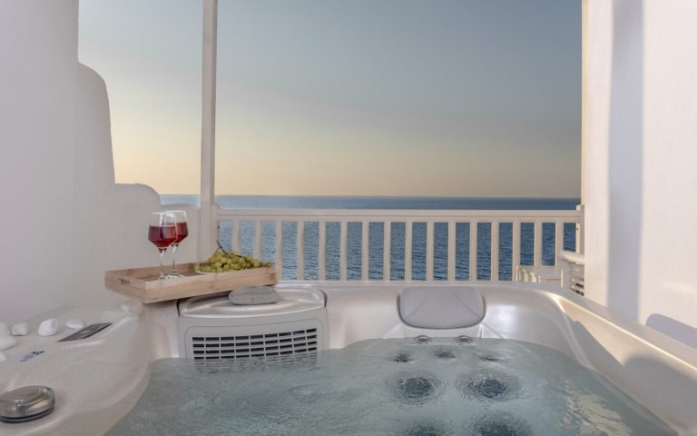 Sea View Deluxe Suite with private jacuzzi